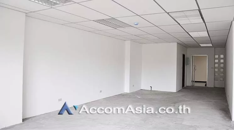 6  Office Space For Rent in Ploenchit ,Bangkok BTS Chitlom at Piya Place AA16012
